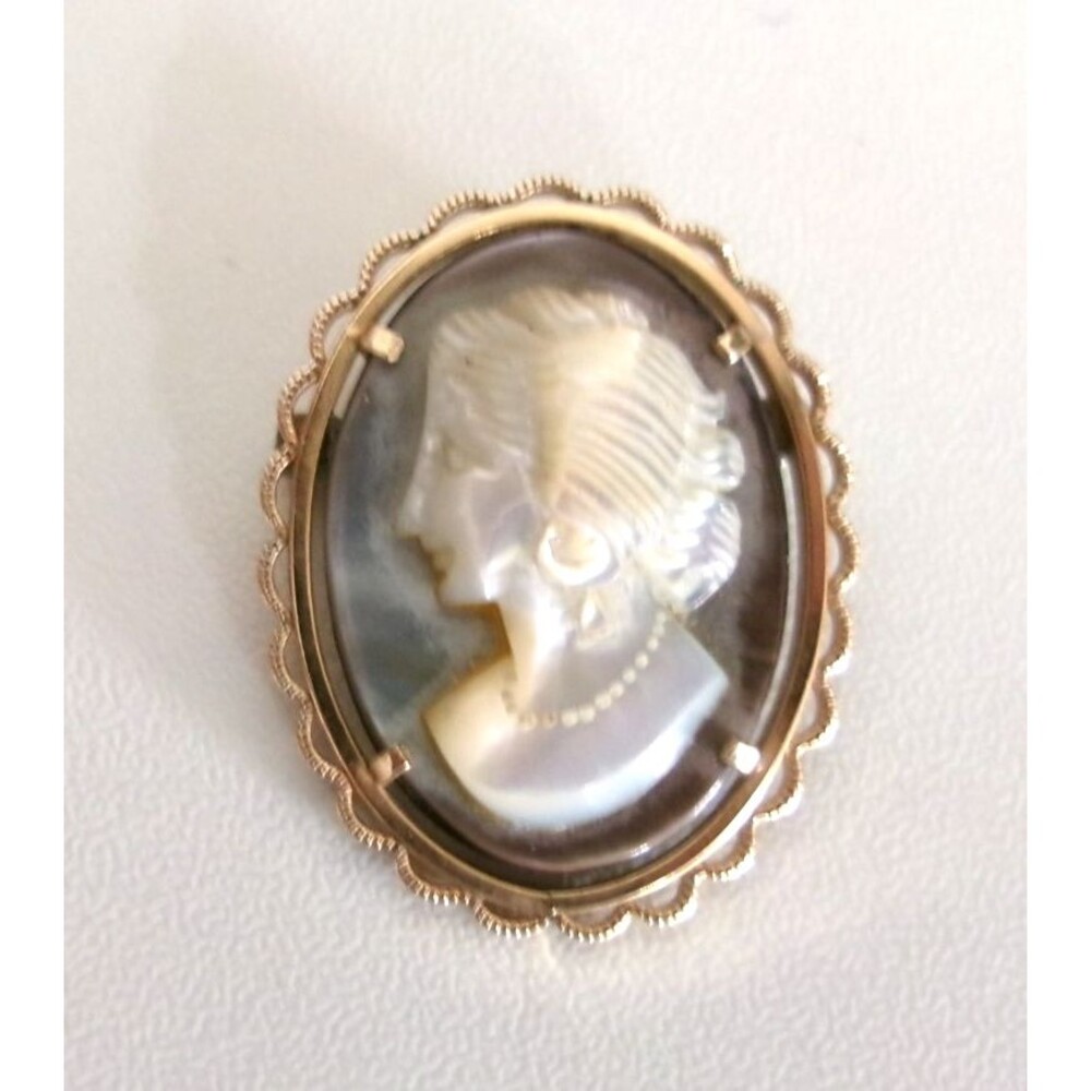 Vintage Krementz Signed Cameo Hand Carved Shell Left Facing Oval Brooch Pin